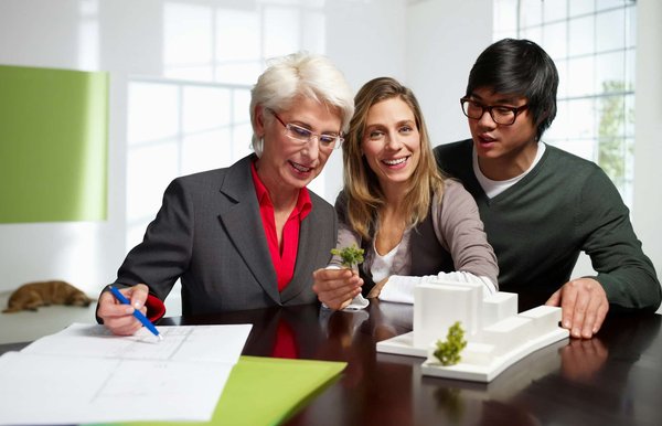 Pourquoi opter pour une formation en immobilier à l'international ?